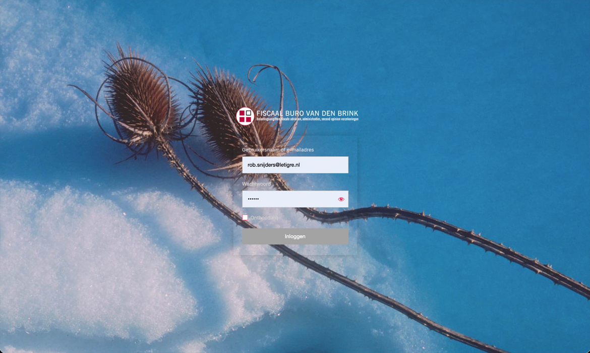 Inlog Fiscaalburo Benny van den Brink - Webdesign Maastricht – Responsive en SEO-proof websites op maat Login screen overlay on a blue background with logo; fields for username or email and password, a Remember me checkbox, and an Inloggen button (Dutch login form).
